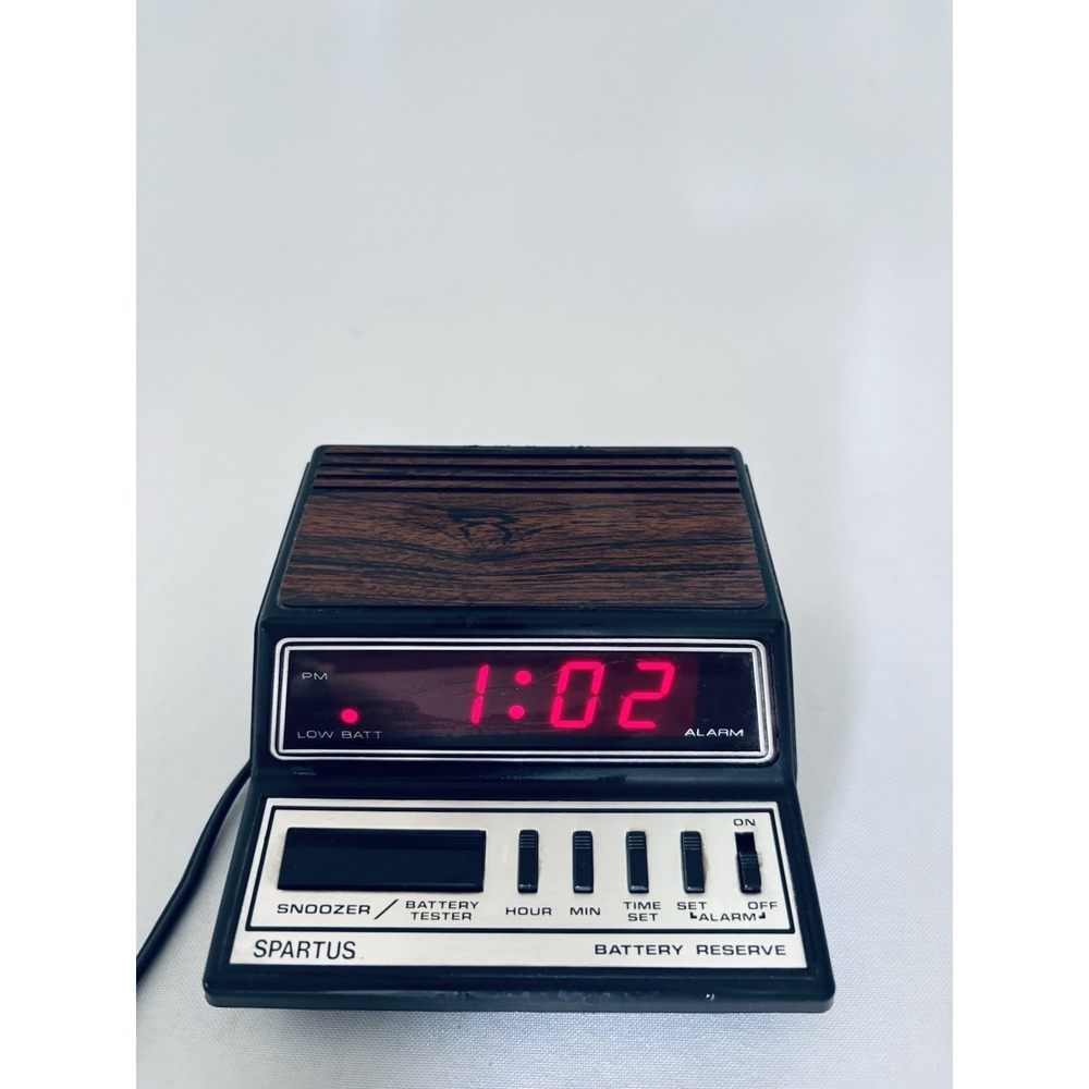 Vintage Spartus Digital Alarm Clock 1104 Battery Reserve Brown Wood Grain Tested